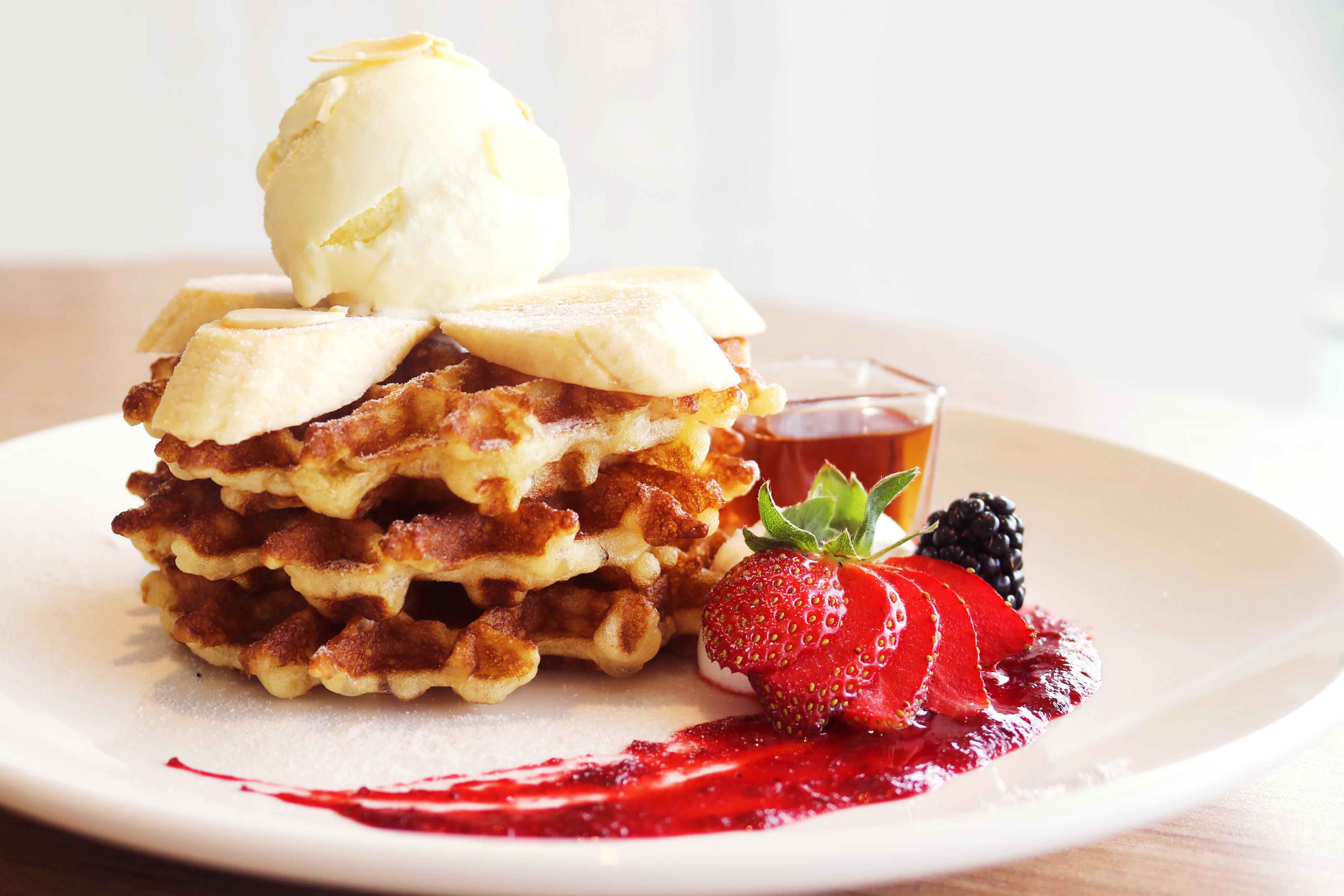 Grand Ion Delemen Hotel Genting Highlands Zewnętrze zdjęcie A Belgian waffle with fruit and ice cream