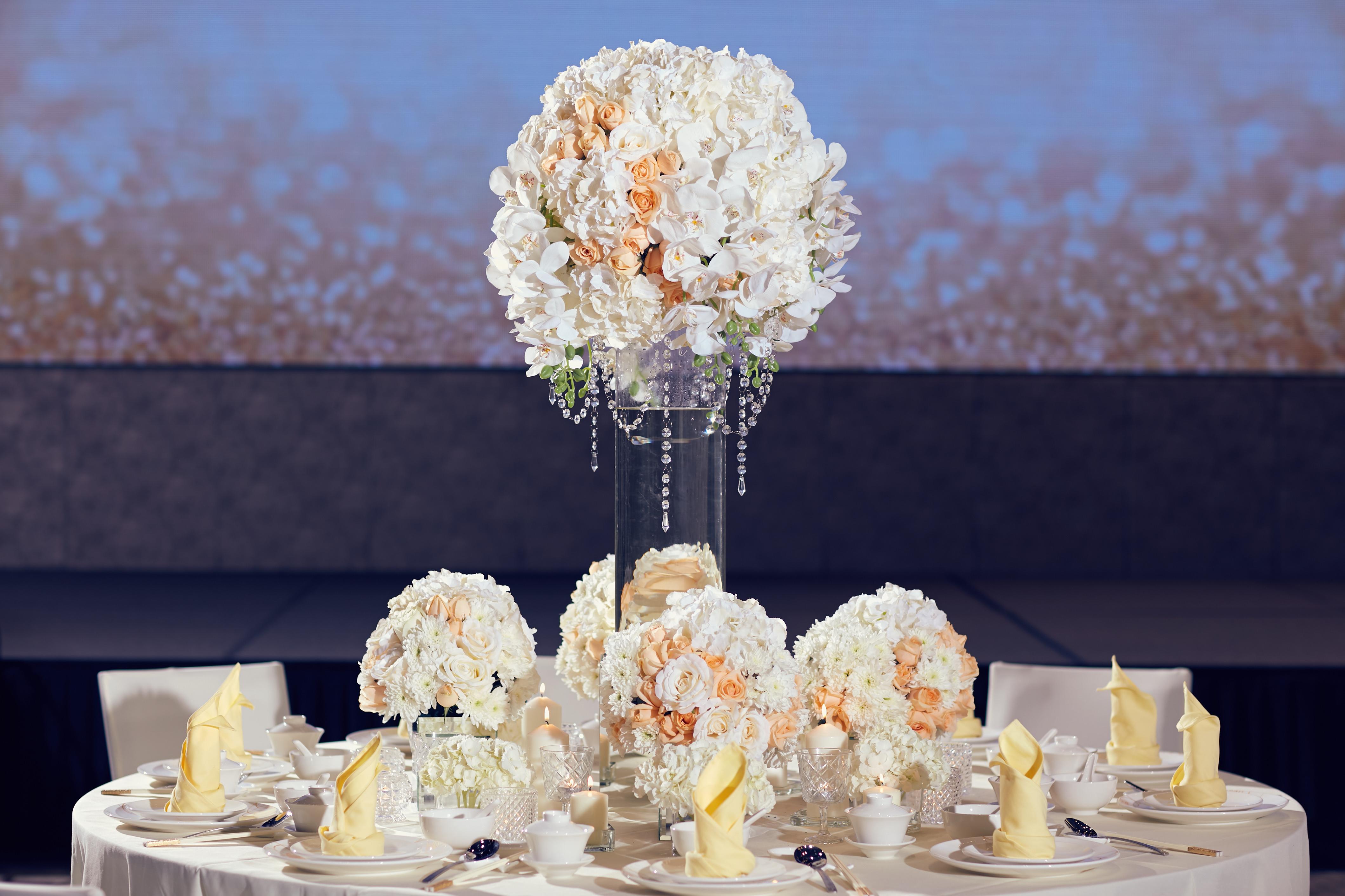 Grand Ion Delemen Hotel Genting Highlands Zewnętrze zdjęcie A table decorated with flowers